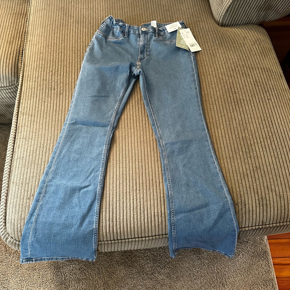 Girls Jeans. Medium wash.